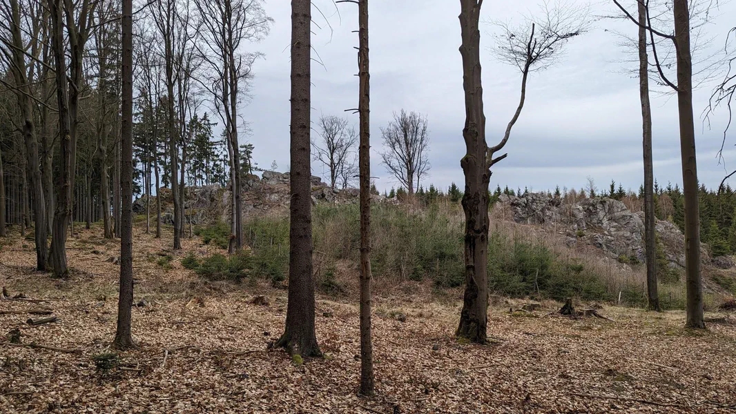 Rozpuklá skála — fotka 1