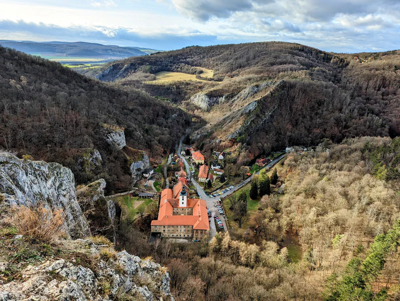 Solvayovy lomy a Svatý Jan pod Skalou — fotka 2